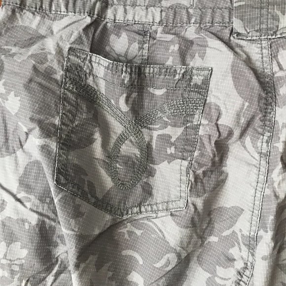 Calvin Klein Jeans Gray Camo Cropped Pants w/Drawstring Waist/Legs Size 20W - Picture 14 of 16